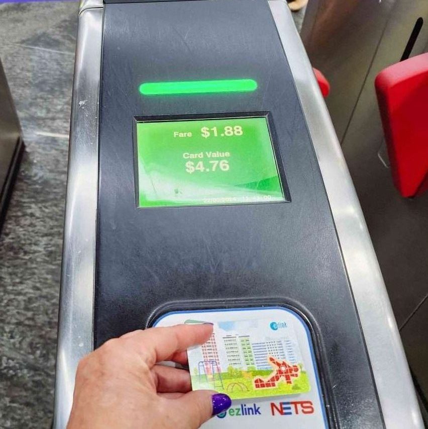 Di chuyển ở Singapore: Taxi, tàu điện ngầm MRT, xe buýt & thẻ EZ-Link - hình minh họa 2