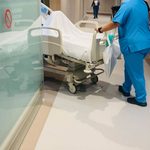 Ung thư trực tràng – ca mổ dự kiến 5 tiếng, nhưng hơn 10 tiếng vẫn chưa ra khỏi phòng mổ